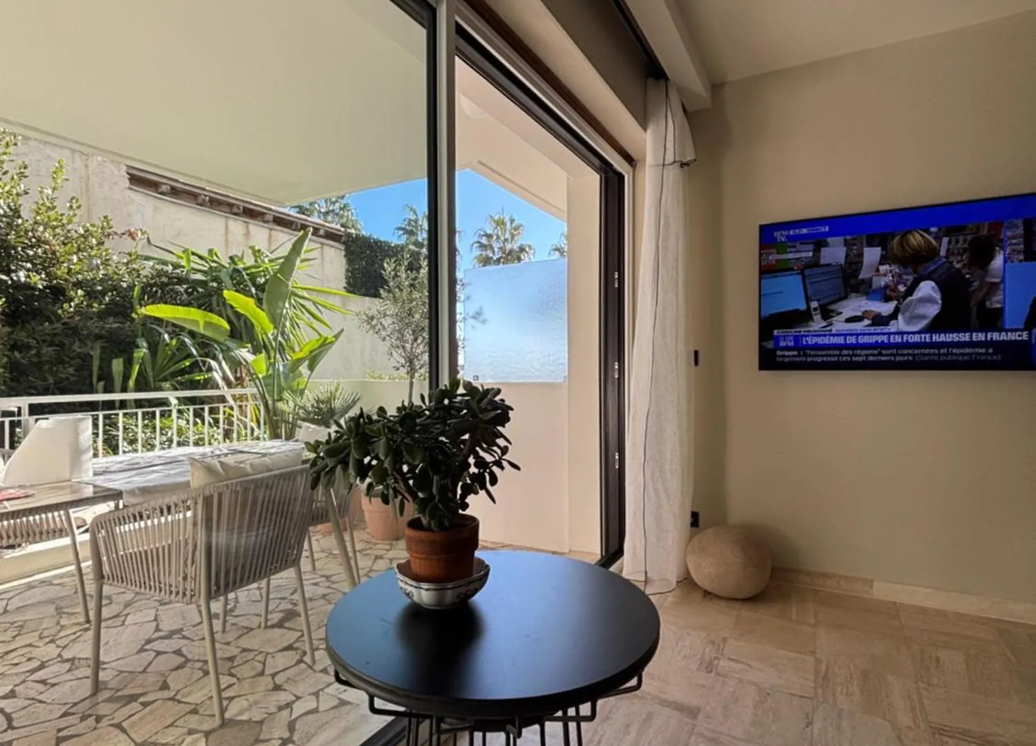 Palm Beach Front De Mer Cannes France